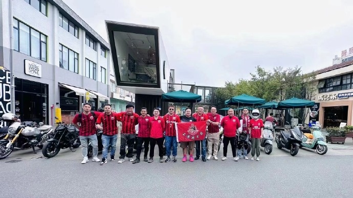 上千名海港球迷前往客场一同战斗，有摩托车大军和骑行大军