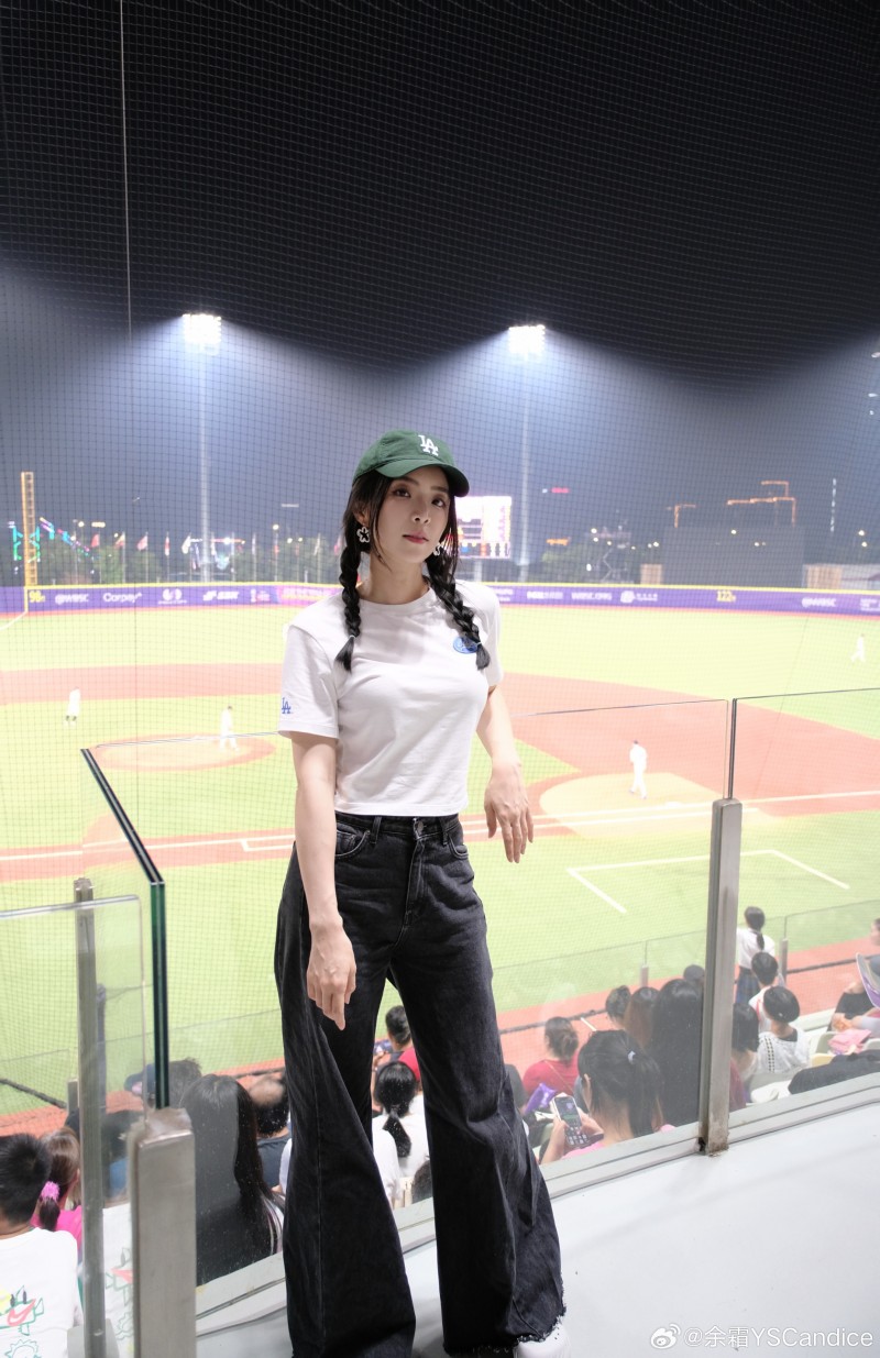 少女霜！余霜分享U23棒球世界杯观赛照：中国队⚾逆转太帅啦！