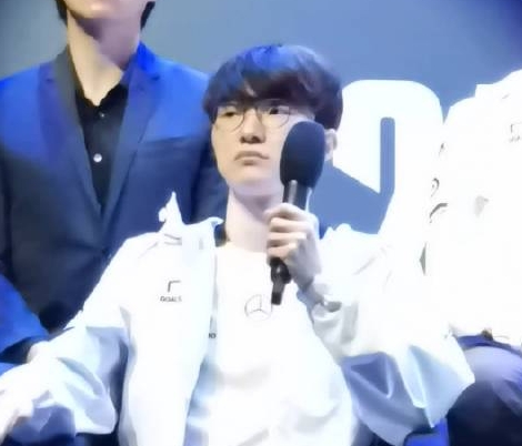 Faker：和年轻选手一起 让我也进步很多 很感谢他们